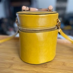 Super cute fun yellow bucket bag